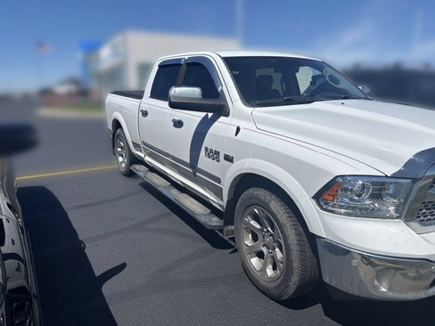Used 2015 RAM 1500 Laramie w/ Convenience Group AWD/4WD image 3