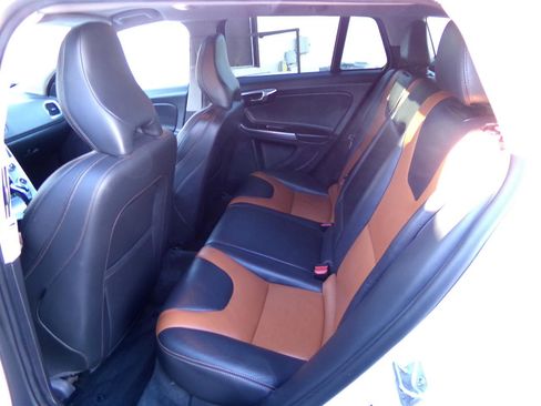 Used 2018 Volvo V60 T5 Cross Country w/ Convenience Package image 33