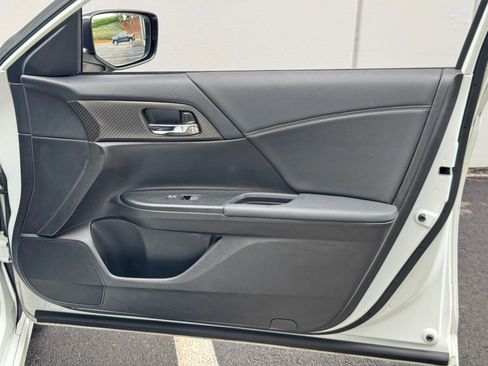 Used 2017 Honda Accord Sport image 35