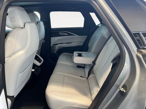 Used 2024 Cadillac Lyriq Luxury AWD/4WD image 11