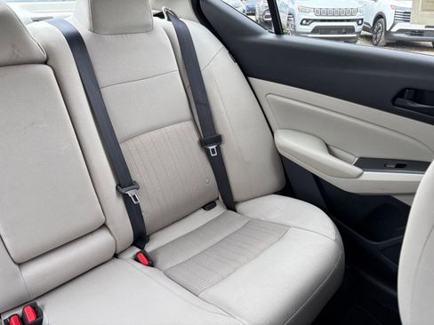 Used 2025 Nissan Altima 2.5 SV FWD image 37