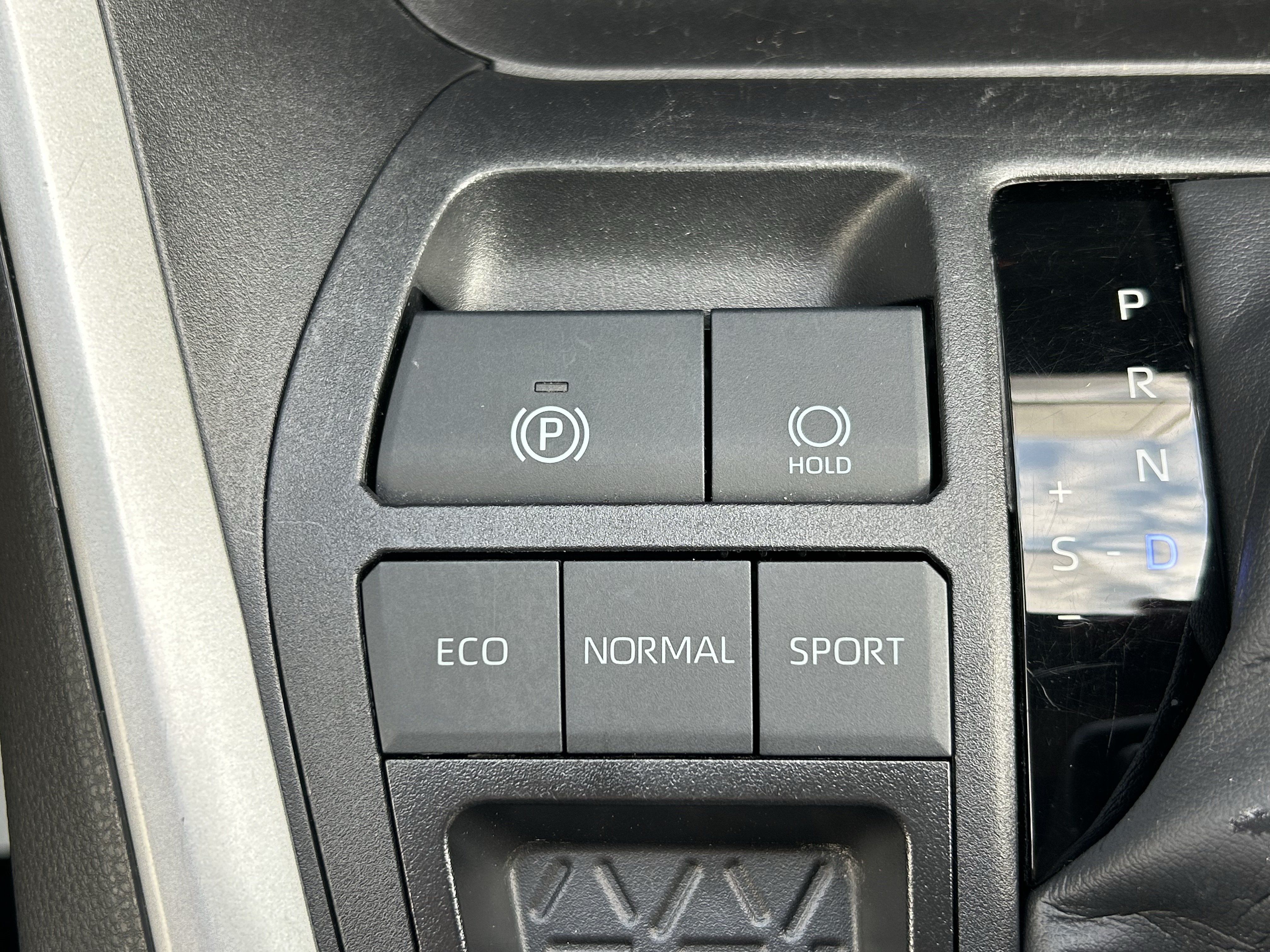 Certified 2025 Toyota RAV4 XLE FWD image 31