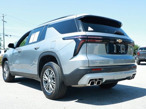 Used 2024 Chevrolet Traverse LT FWD image 8