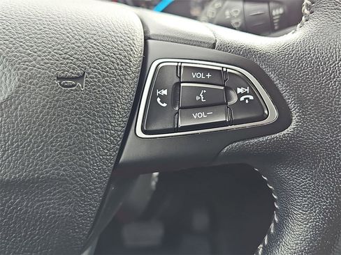 Used 2019 Ford Escape SE image 18