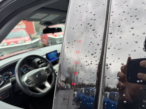 Used 2022 Ford Explorer XLT w/ Equipment Group 202A image 11