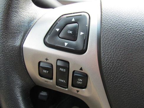 Used 2018 Ford Taurus SEL image 21