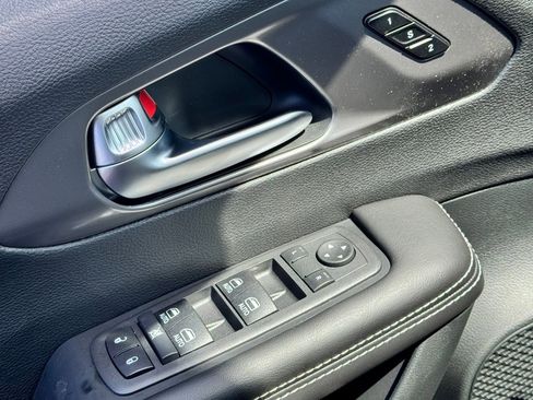 New 2026 Chrysler Pacifica Select image 24