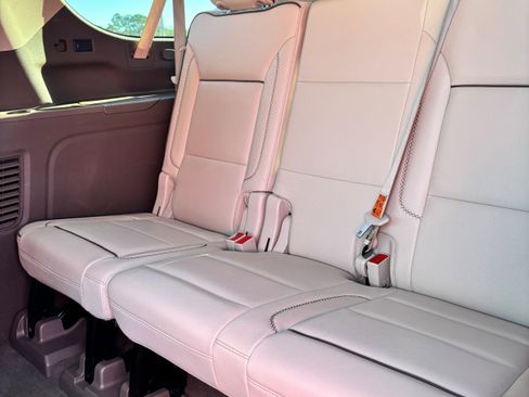 Used 2021 GMC Yukon XL Denali w/ Denali Premium Package image 11