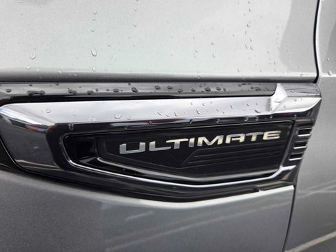 Used 2025 GMC Yukon Denali Ultimate AWD/4WD image 4
