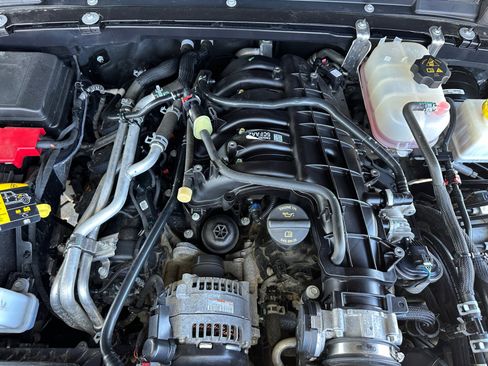 Used 2023 Jeep Gladiator Mojave AWD/4WD image 31