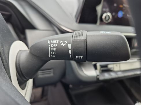 Used 2026 Toyota Prius LE FWD image 33