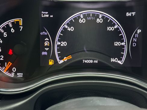 Used 2018 Jeep Grand Cherokee Laredo AWD/4WD image 22