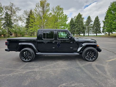 Used 2023 Jeep Gladiator Overland AWD/4WD image 7