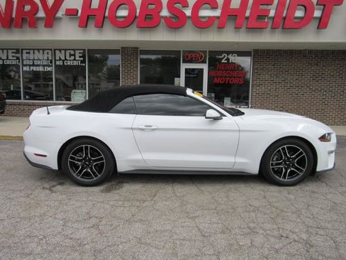 Used 2022 Ford Mustang Premium RWD image 8