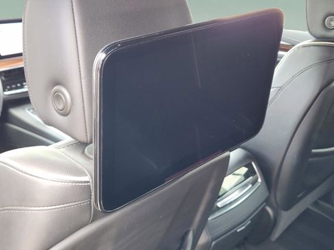 Used 2021 Cadillac Escalade Premium Luxury image 32