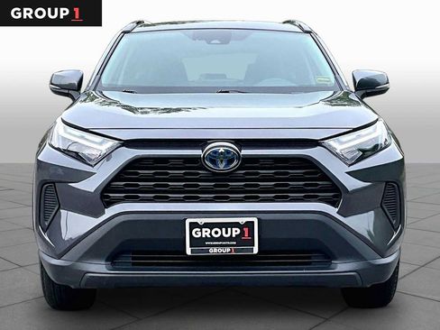 Used 2022 Toyota RAV4 XLE w/ XLE Grade Weather Package AWD/4WD image 4
