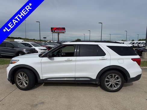 Used 2021 Ford Explorer XLT w/ Equipment Group 202A image 3