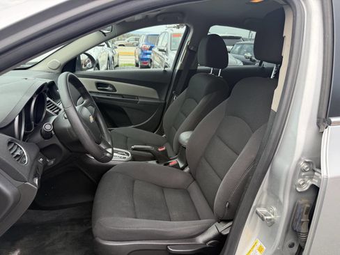 Used 2014 Chevrolet Cruze LT image 12
