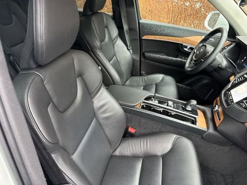 Used 2023 Volvo XC90 B6 Plus w/ Protection Package image 31