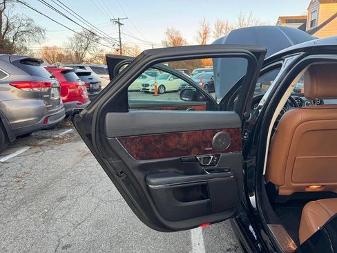 Used 2016 Jaguar XJ R-Sport image 27