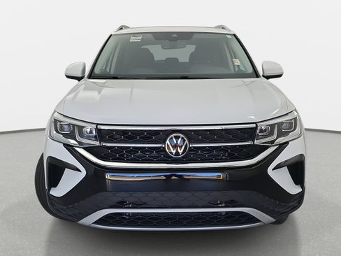 Used 2024 Volkswagen Taos SEL image 2