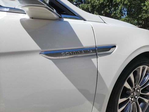 Used 2017 Lincoln Continental Reserve w/ Technology Package AWD/4WD image 11