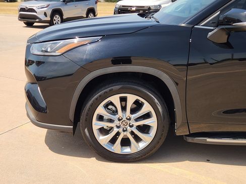 Used 2022 Toyota Highlander Limited FWD image 10