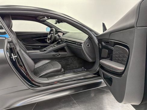Used 2025 Aston Martin DB12 Coupe RWD image 23