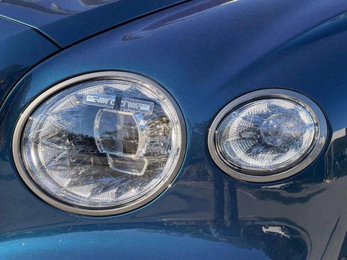 Used 2025 Bentley Flying Spur Plug-In Hybrid image 10