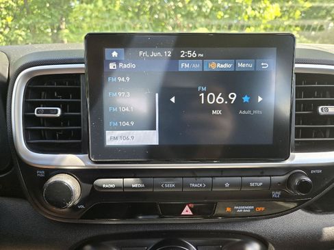 Used 2023 Hyundai Venue SEL FWD image 17