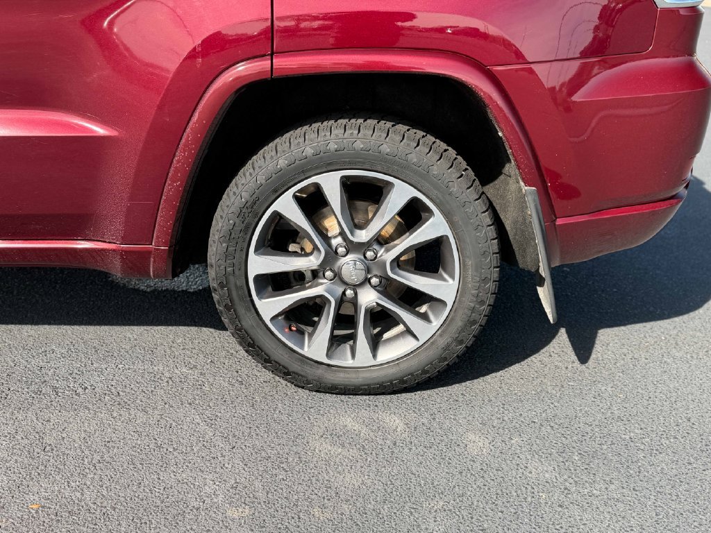 Used 2017 Jeep Grand Cherokee Overland AWD/4WD image 14