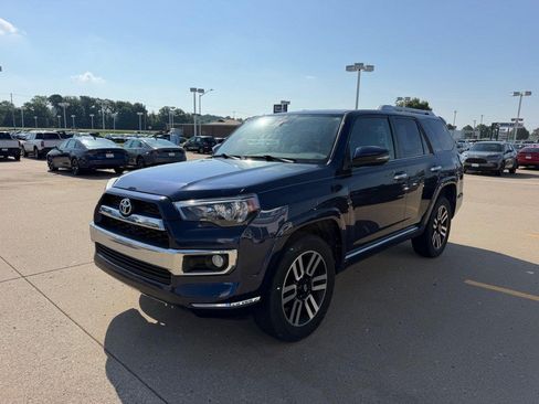 Used 2017 Toyota 4Runner Limited AWD/4WD image 6