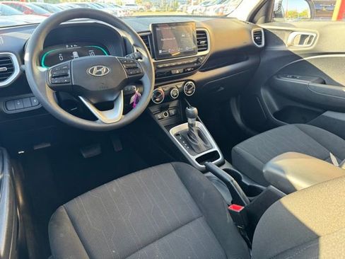 Used 2025 Hyundai Venue SE image 12