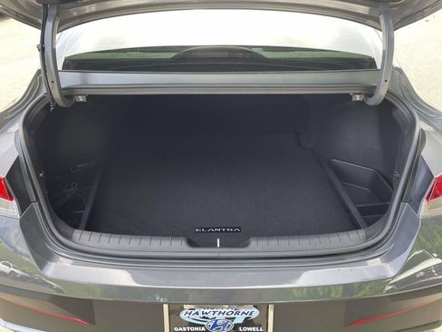 Certified 2025 Hyundai Elantra SE FWD image 8