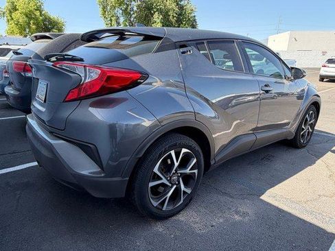 Used 2018 Toyota C-HR XLE FWD image 3