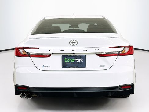 Used 2025 Toyota Camry SE FWD image 7