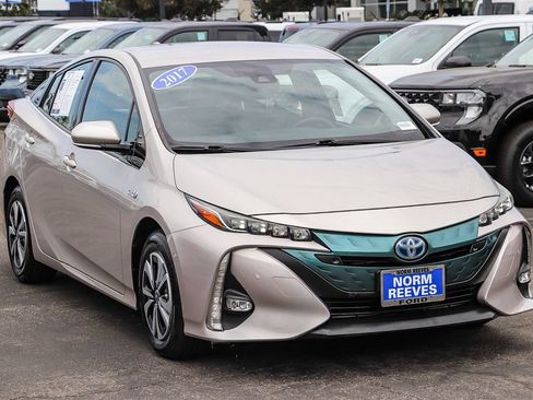 Used 2017 Toyota Prius Prime Advanced FWD image 3