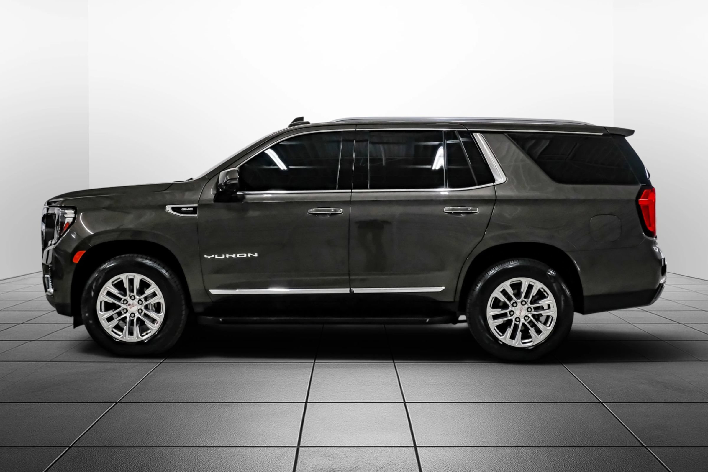 Used 2021 GMC Yukon SLT w/ SLT Luxury Plus Package RWD image 12