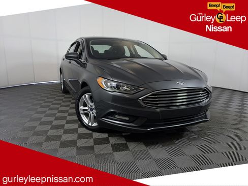 Used 2018 Ford Fusion SE w/ Fusion SE Technology Package FWD image 1