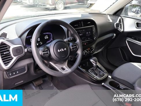 Used 2025 Kia Soul LX w/ LX Technology Package FWD image 10
