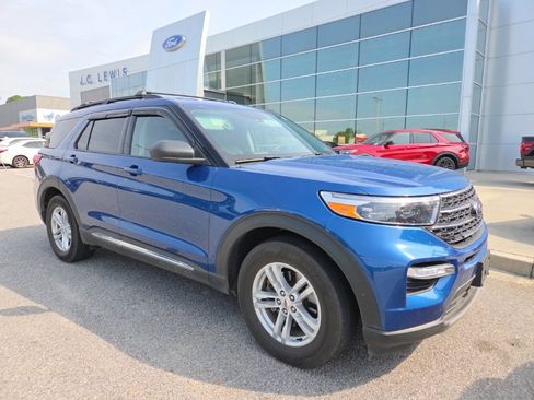 Used 2023 Ford Explorer XLT w/ Equipment Group 202A RWD image 1