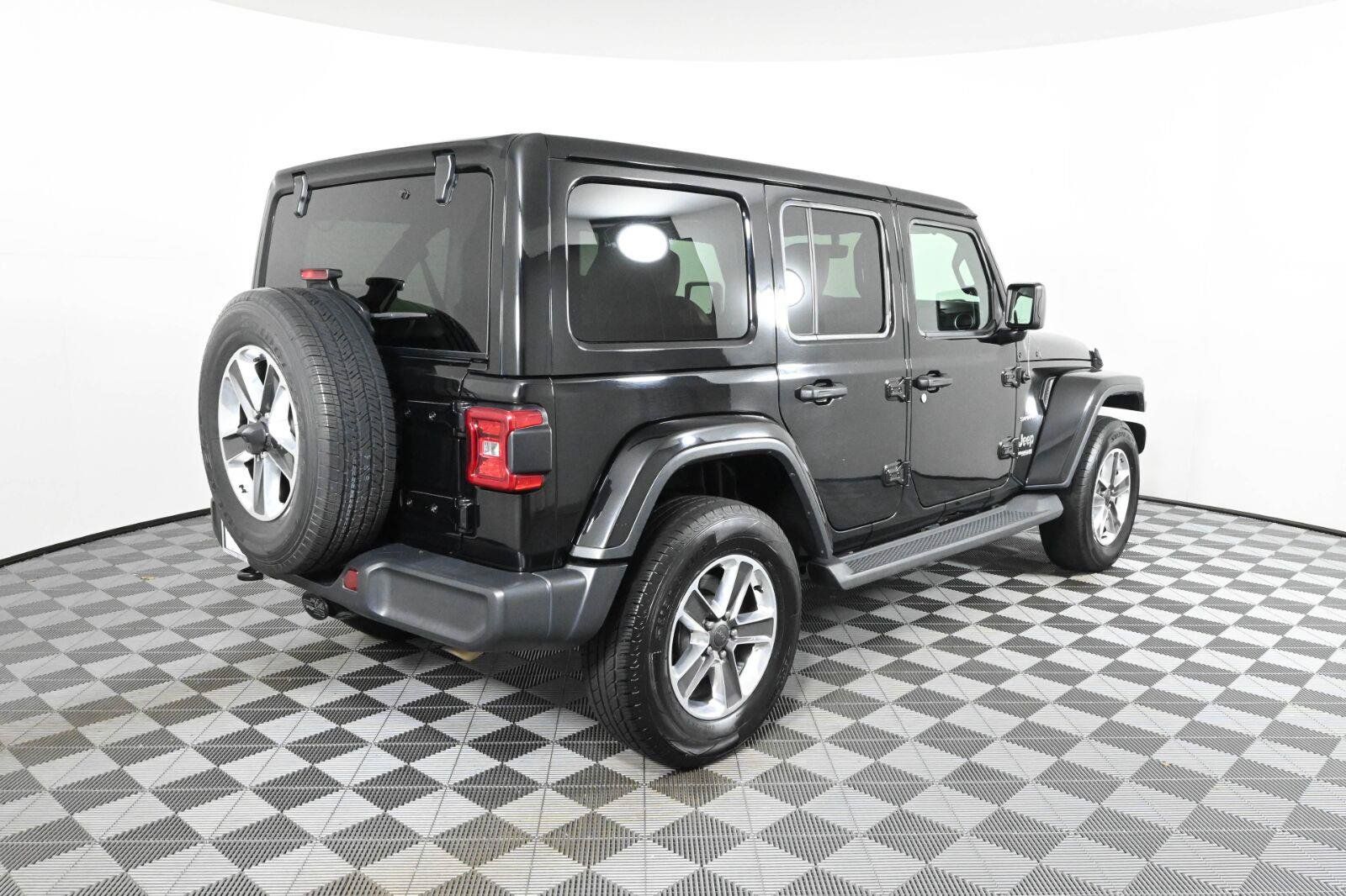 Used 2021 Jeep Wrangler Unlimited Sahara AWD/4WD image 7