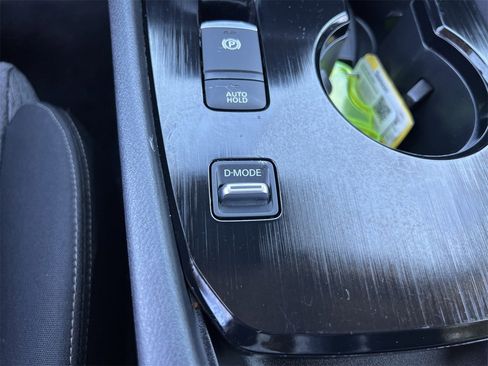 Certified 2023 Nissan Rogue SV image 17