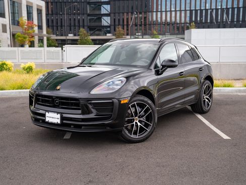 Certified 2026 Porsche Macan AWD/4WD image 1
