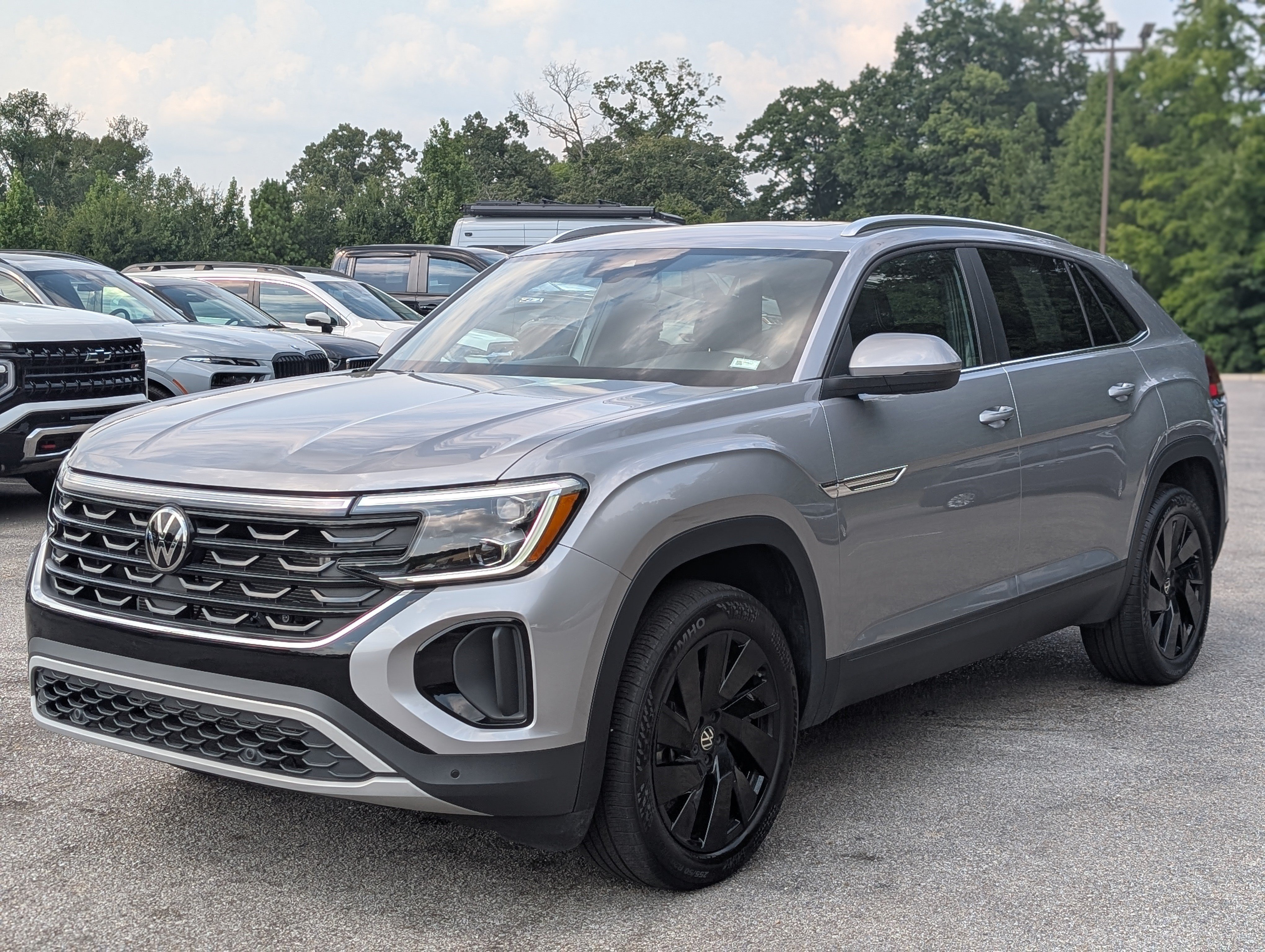 Used 2026 Volkswagen Atlas Cross Sport SE w/ Panoramic Sunroof Package FWD image 5