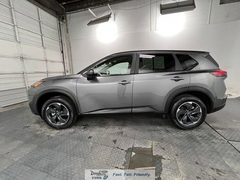 Used 2025 Nissan Rogue SV FWD image 4