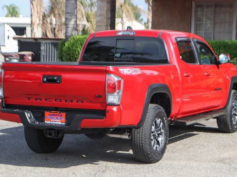 Used 2023 Toyota Tacoma TRD Off-Road w/ Advanced Technology Package AWD/4WD image 9