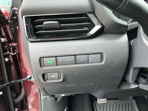Used 2025 Nissan Sentra SV FWD image 13