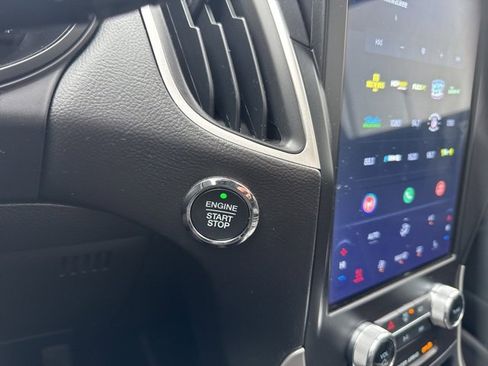 Used 2024 Ford Edge SEL w/ Convenience Package image 32