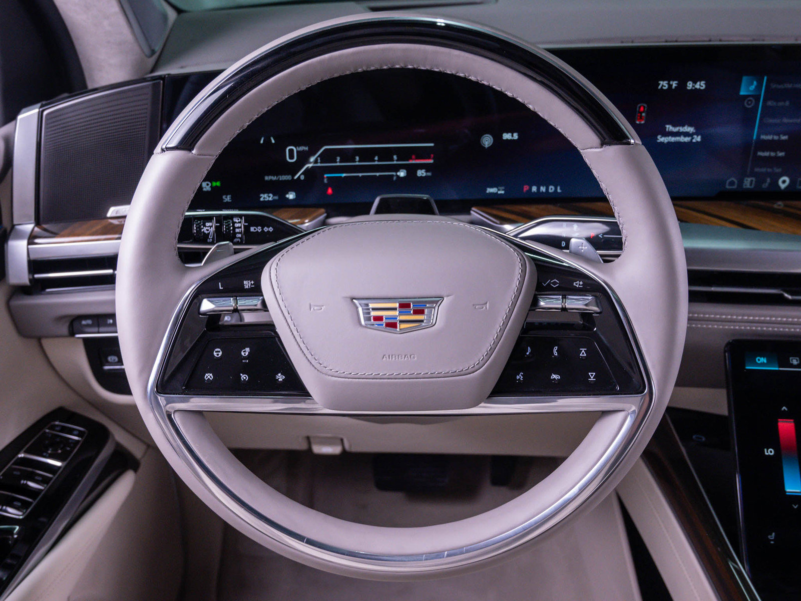 Used 2026 Cadillac Escalade ESV Platinum Sport AWD/4WD image 16
